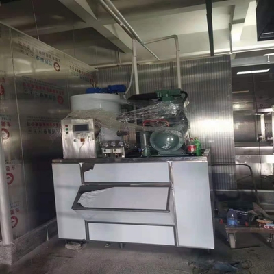 हाई परफॉरमेंस 3.94kw~90kw कमर्शियल आइस फ्लेक मशीन 1ton