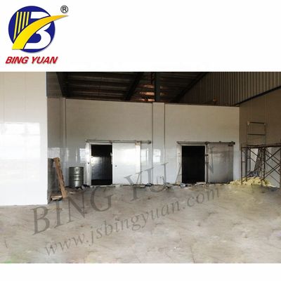 फलों और सब्जियों के लिए 200KW 200mm R22 450V कोल्ड स्टोरेज रूम